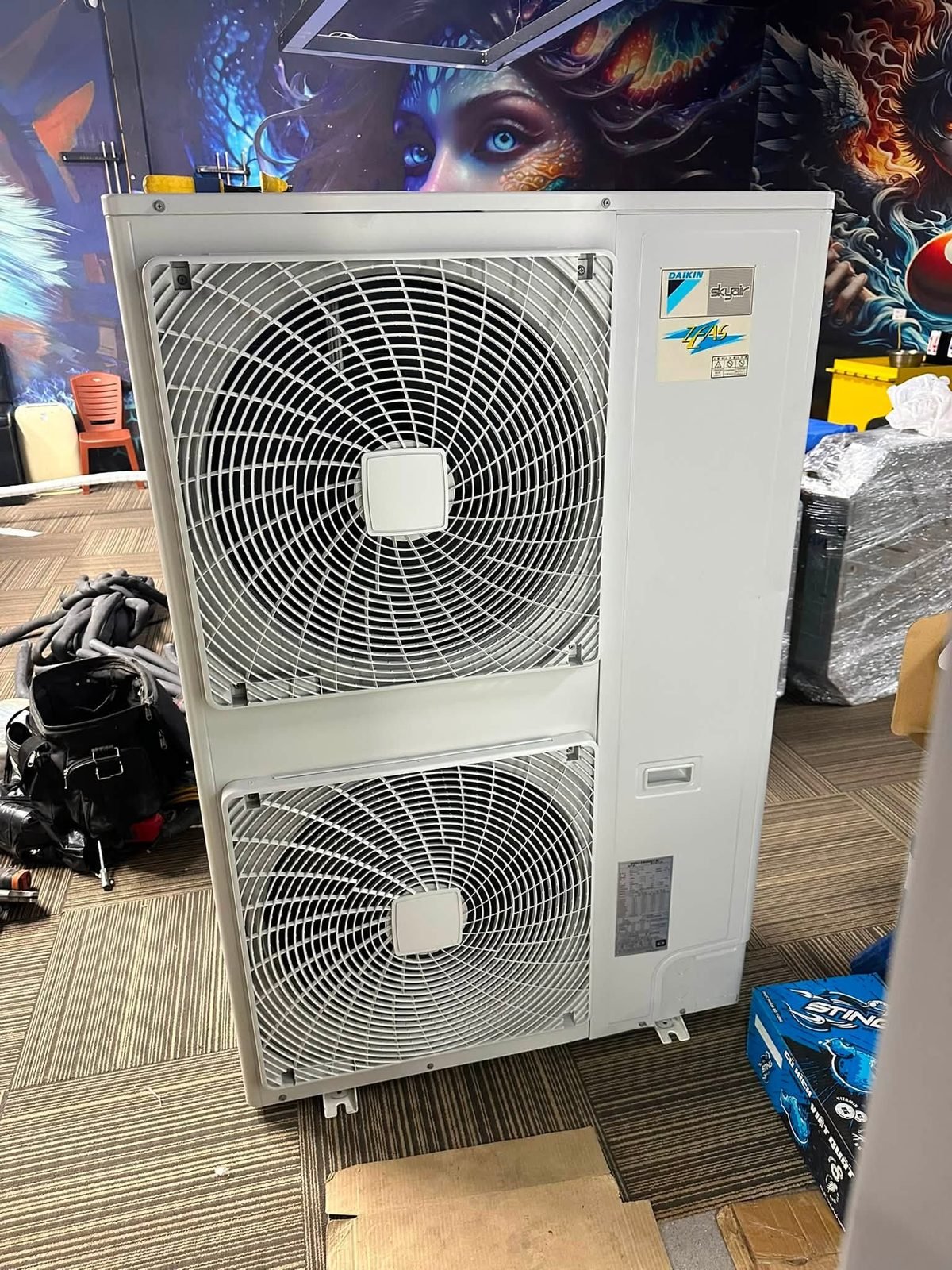 Dàn nóng điều hòa trung tâm Daikin còn nguyên trước khi lắp đặt